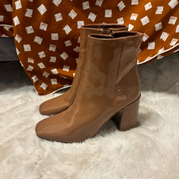 Madden Girl “While” ankle patent leather booties Sz 7.5 - Picture 2 of 3